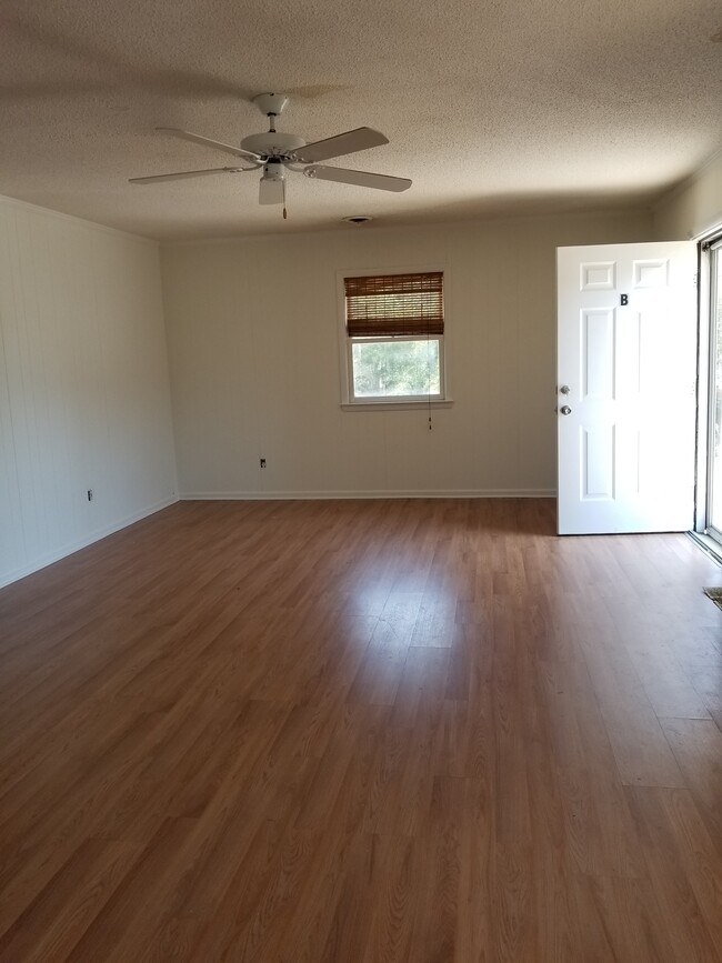Livingroom - 213 15th Ave S