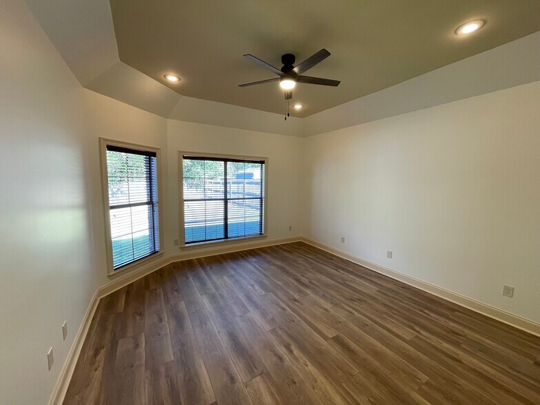 Building Photo - 203 Metairie Ct