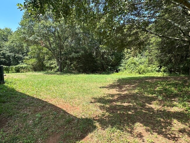 Building Photo - 319 Bridgeview Dr