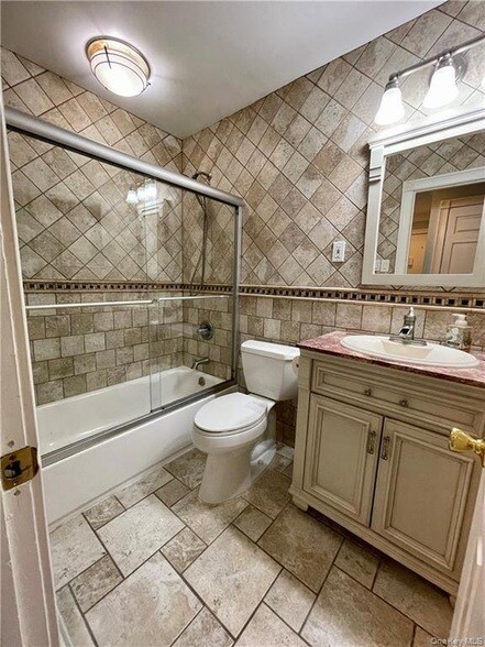 Building Photo - 6 Church Ln