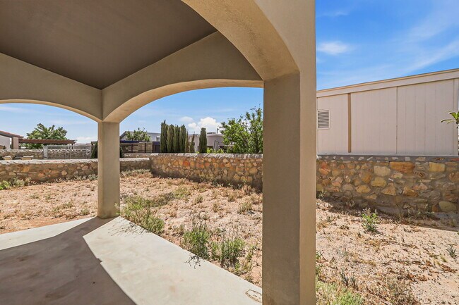 Building Photo - 2157 Honour Point Pl