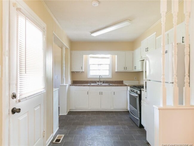 Building Photo - 1848 Gola Dr