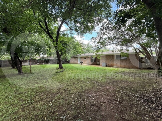 Building Photo - 1511 University Dr