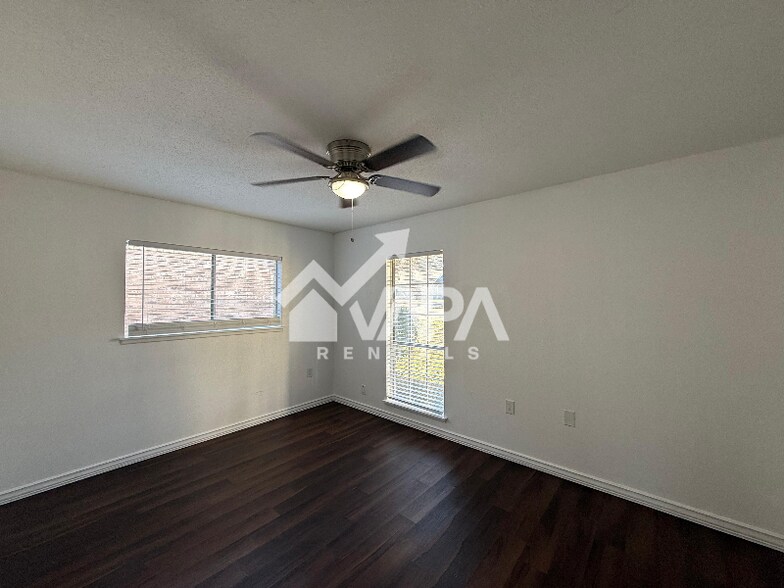 Building Photo - 5835 Freemans Farm St