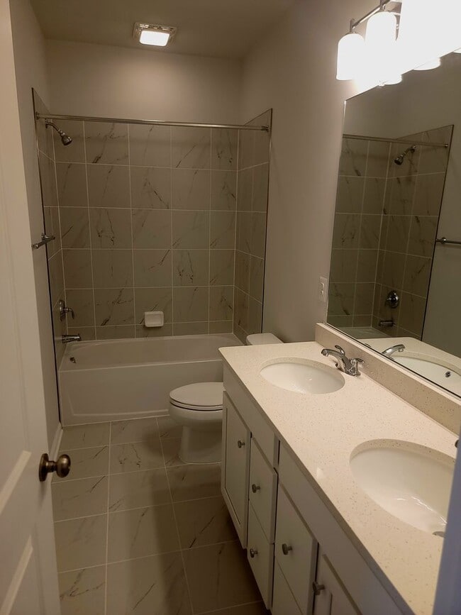 Building Photo - Like New 3 Bedroom Home with Garage For Rent in Henrico