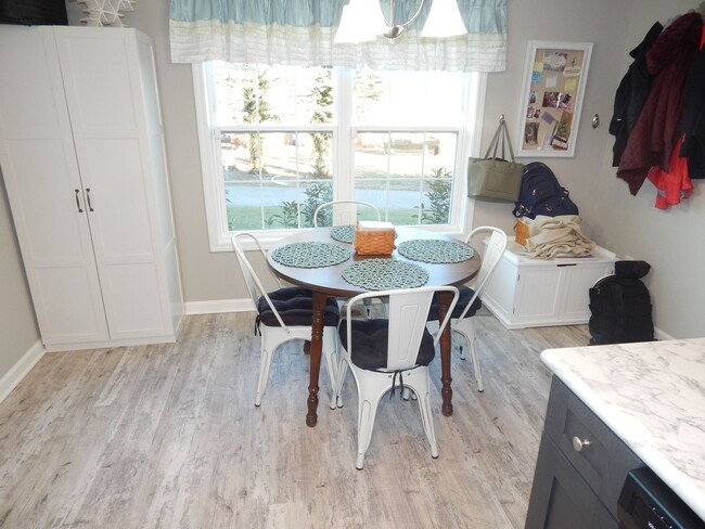 Building Photo - 180 Economy St