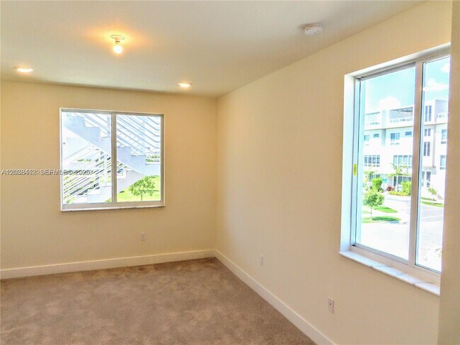 Building Photo - 6401 NW 103rd Pl