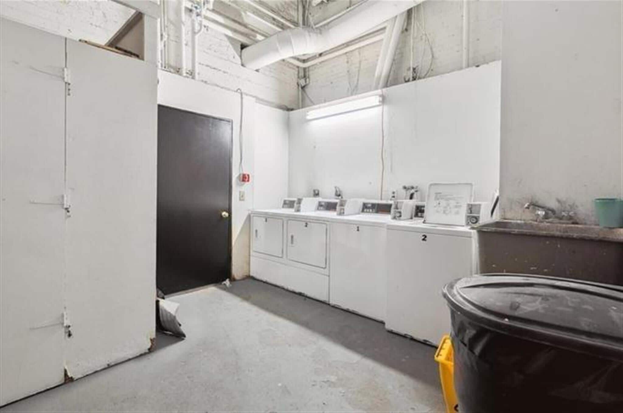 Building Photo - 14 Locust St