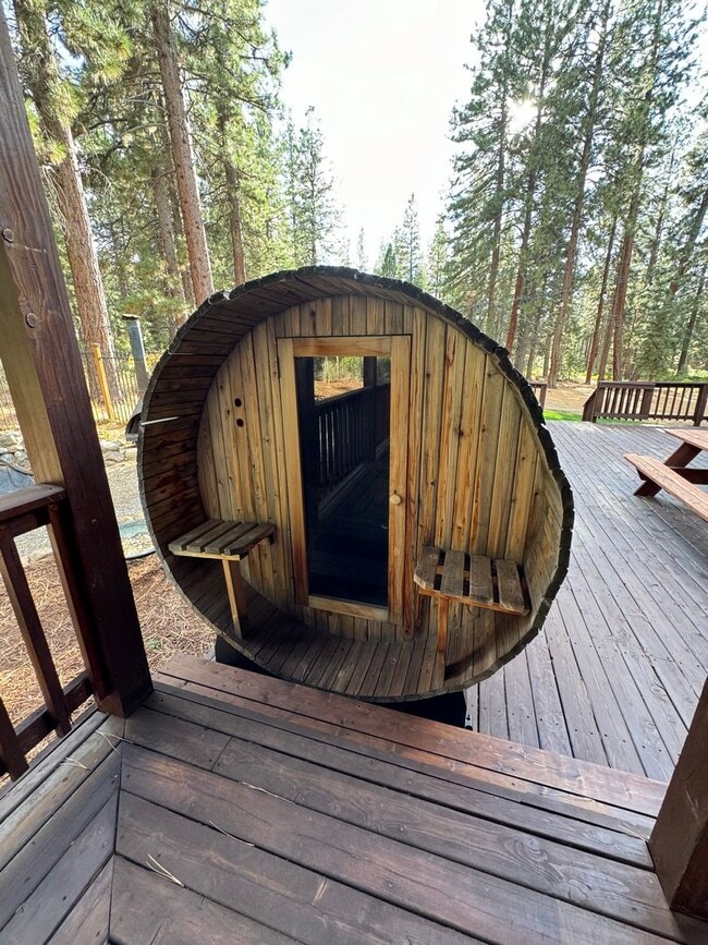 Building Photo - Luxury Mountain Retreat: 4-Bedroom Home wi...
