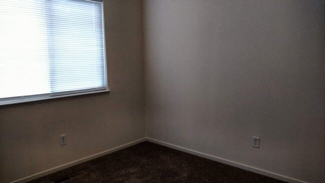 Building Photo - 3 Bedroom Donner Trails