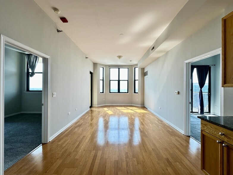 Building Photo - 1464 S Michigan Ave