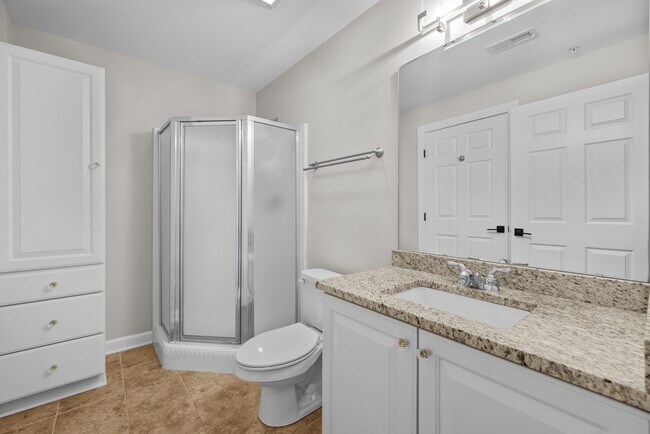 1st floor full bath - 200 S Dawson St