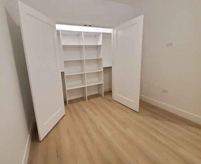 Building Photo - 3322 N Halsted St