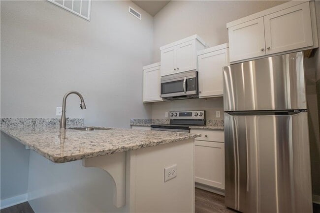 Building Photo - 770 N Honey Locust Bnd