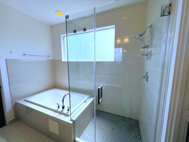 Building Photo - 1524 Blodgett St