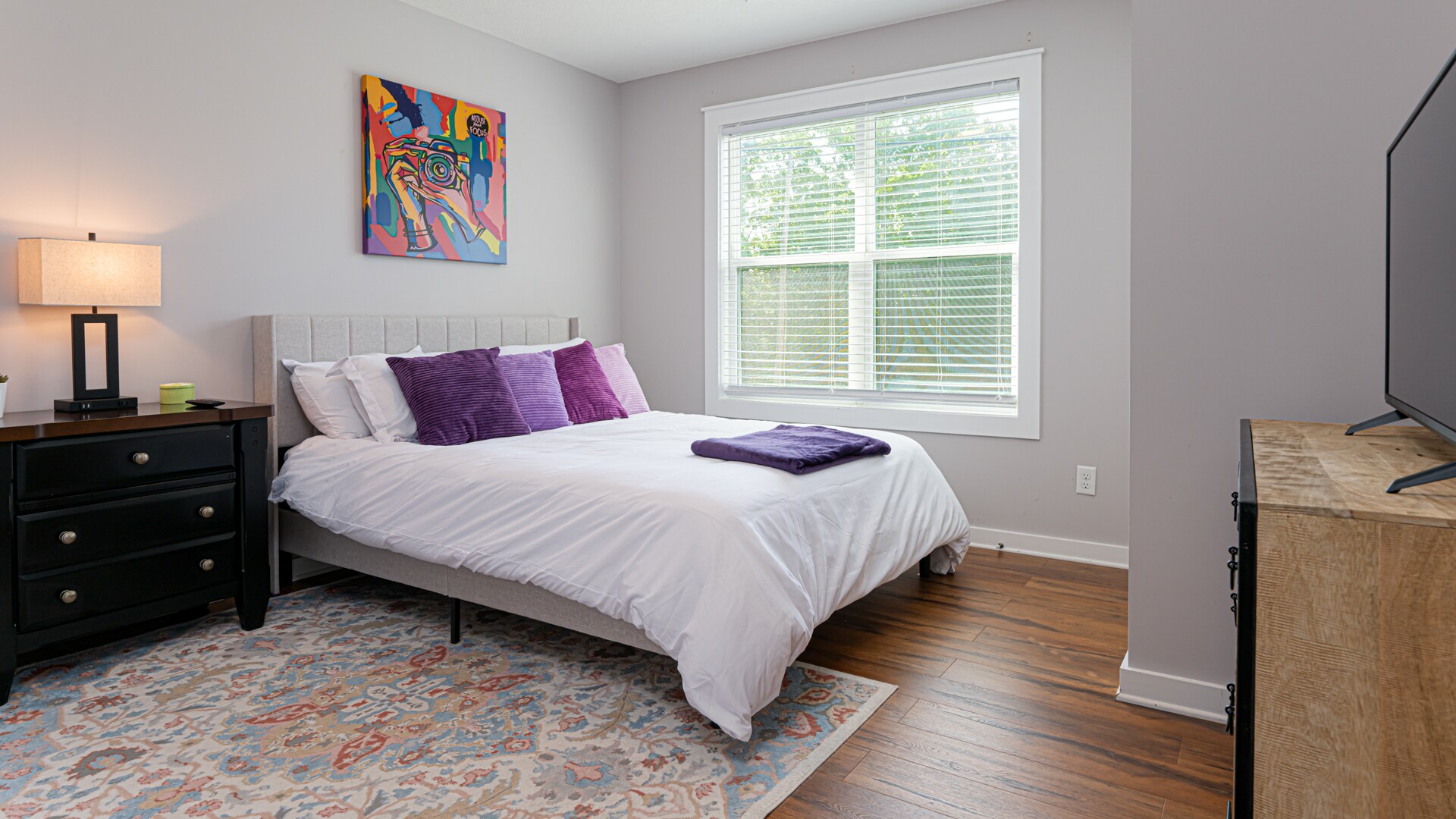 Secondary Bedroom W Queen Size Sealey Cocoon Mattress - 664 Old Fort Rd