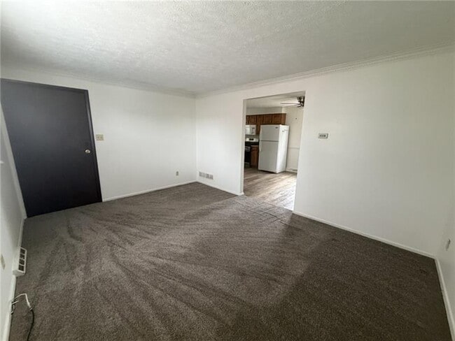 Building Photo - 104 1st St