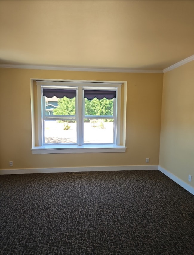 Building Photo - Spacious Two Story, 4 Bedroom, 4 Bathroom ...