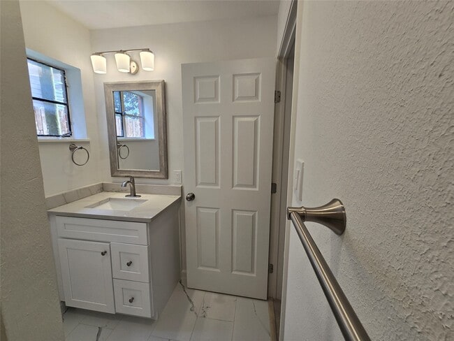 Building Photo - 2501 Yoakum Blvd