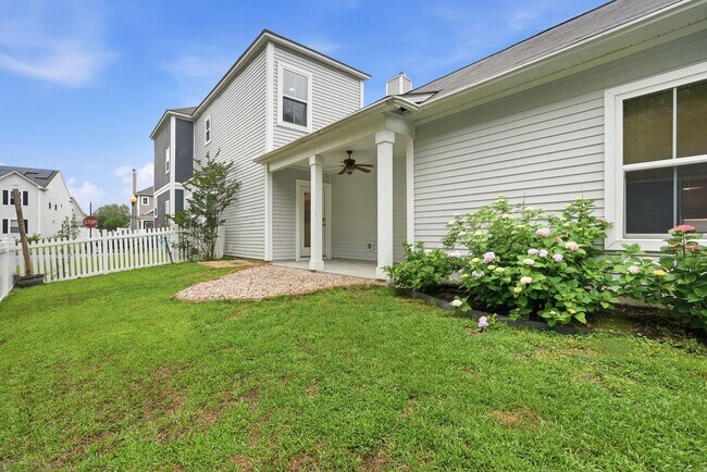Building Photo - Like New Home For Lease in Rice Creek!
