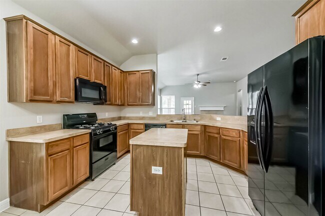 Building Photo - 21617 Horseshoe Dr