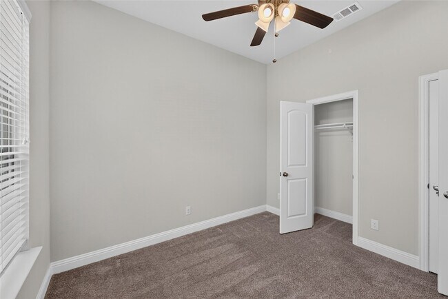 Building Photo - 2819 Diamondback Dr