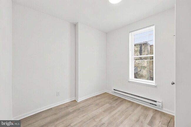 Building Photo - 2821 N Stillman St