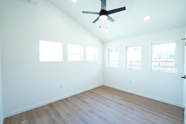 Building Photo - 4805 Charlotte Way