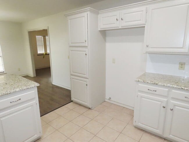 Building Photo - Whitehouse ISD! Beautifully Updated 3 Bedr...