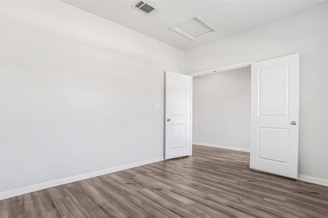 Building Photo - 109 Osier Pass