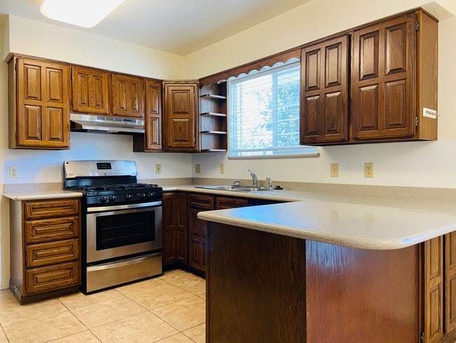 Building Photo - Beautiful Rambler at Little Cottonwood Can...