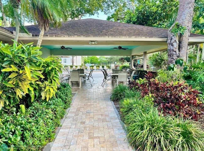 Building Photo - 3100 N Palm Aire Dr