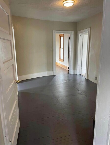 Building Photo - 437 Maple Ave