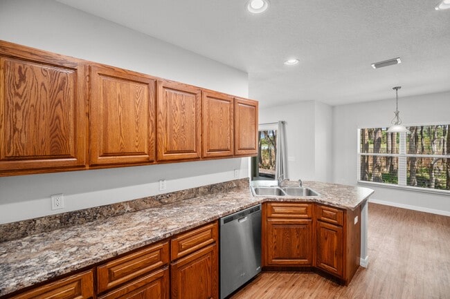 Building Photo - 1621 Town Park Ct