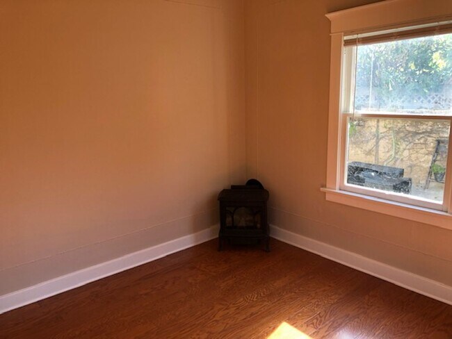 Building Photo - 1144 E Appleton St