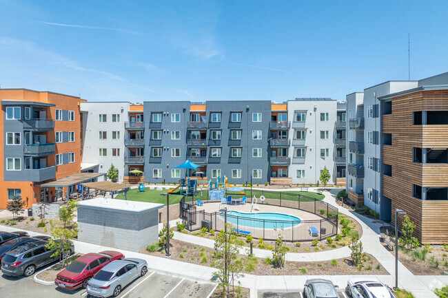 Building Photo - Salvator Apartments