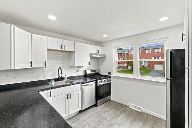 Building Photo - 840 Hilton Dr