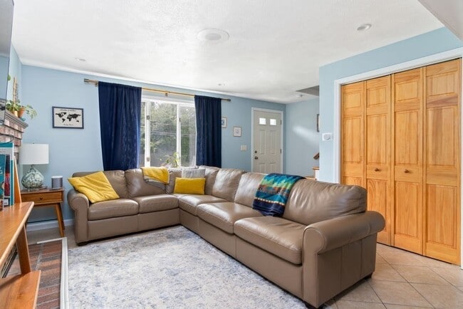 Building Photo - 36 Brookside Ave