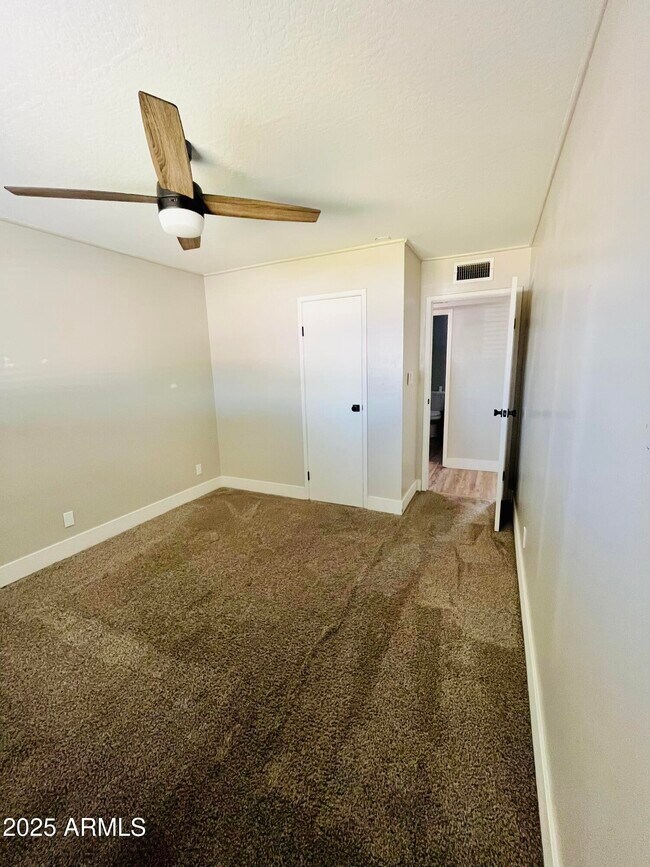 Building Photo - 1269 E Loma Vista Dr