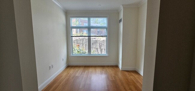 Building Photo - Chestnut Hill Luxury 1-Bed 1-Bath Apartment