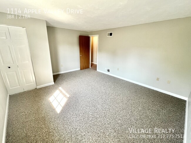 Building Photo - Extremely spacious 3-bed townhome in Dalla...