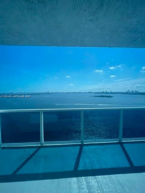 Building Photo - 700 NE 25th St