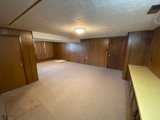 Building Photo - 135 Oak Manor Dr