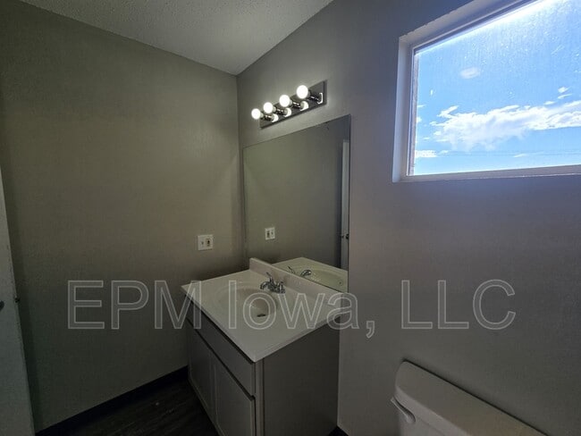 Building Photo - 60 Miller Ave SW