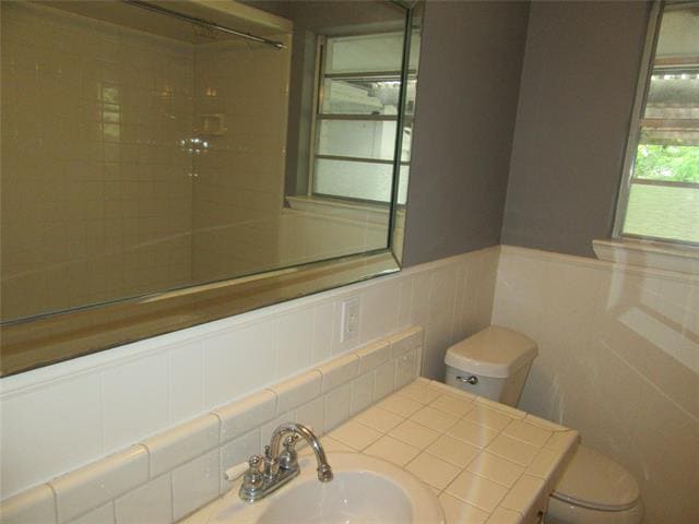 Building Photo - 705 Scottsdale Dr