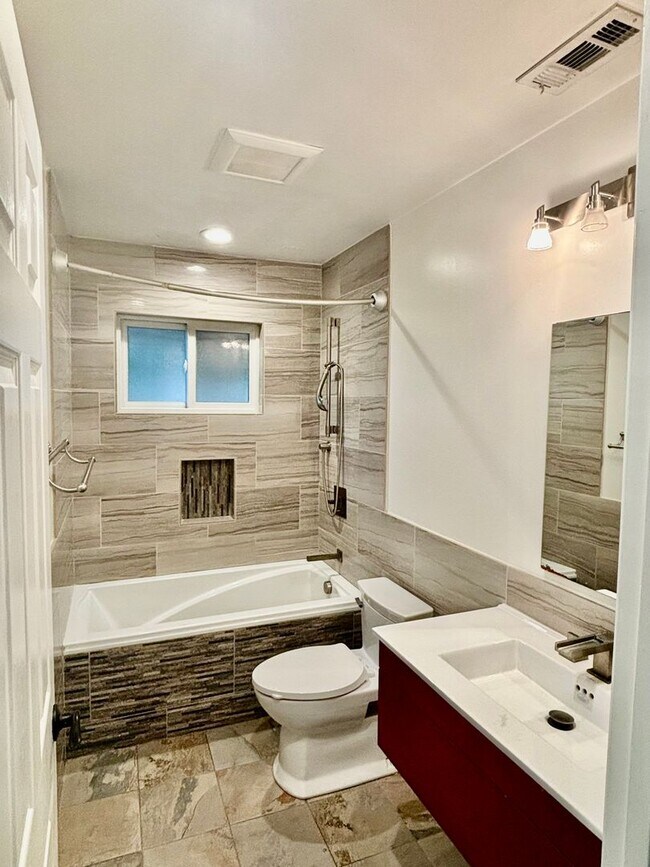 Building Photo - Outstanding Concord/Clayton Border- 5 bed 2.5 bath home with Pool and Hot-Tub and so much more!