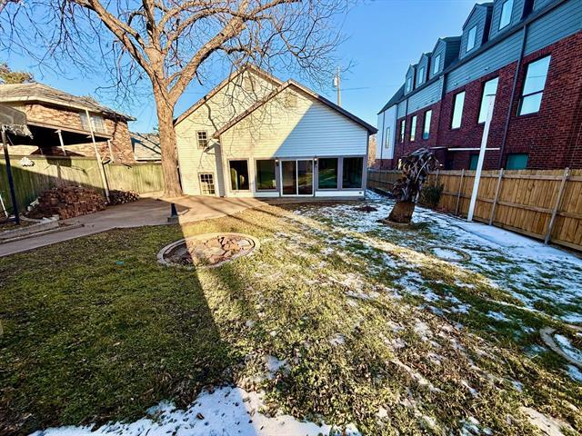 Building Photo - 719 N Crawford St