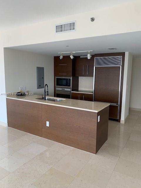Building Photo - 465 Brickell Ave
