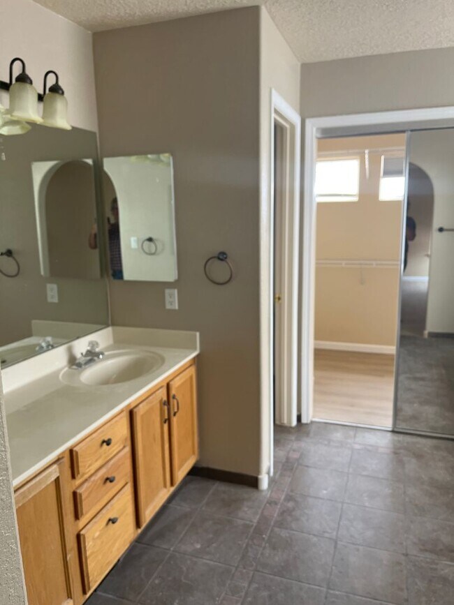Building Photo - 6715 Tesoro Pl NE