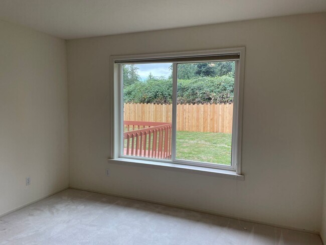 Building Photo - Single Level Useless Bay Home with Bonus Room!